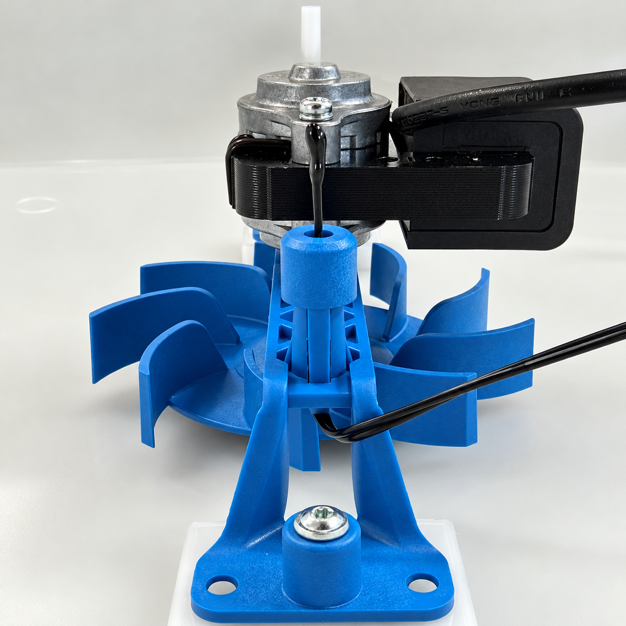 Temperature probe positioned in the BOROTTO fan motor holder