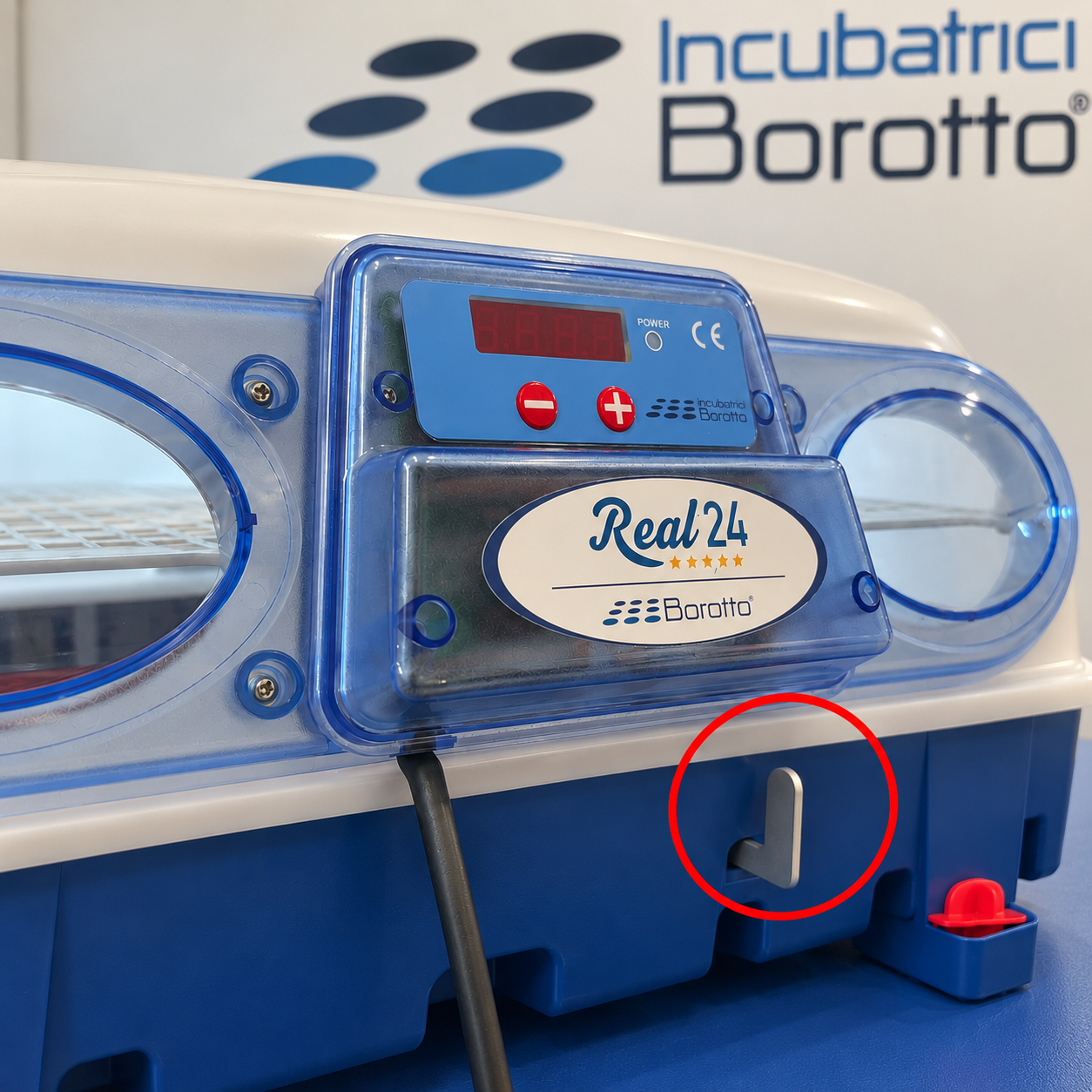 Eierwendeschlüssel borotto im Einsatz an der REAL Brütmaschine